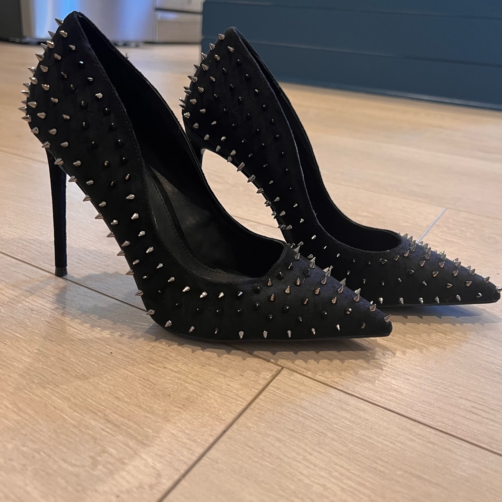 Brand new, never worn Steve Madden spike pumps! Size 8.5!